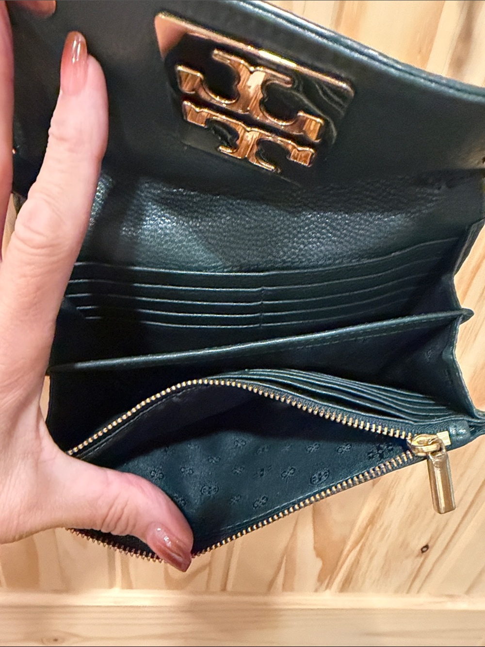 Tory Burch Green Pebbled Leather Chain Crossbody with Gold Logo - Picture 5 of 11
